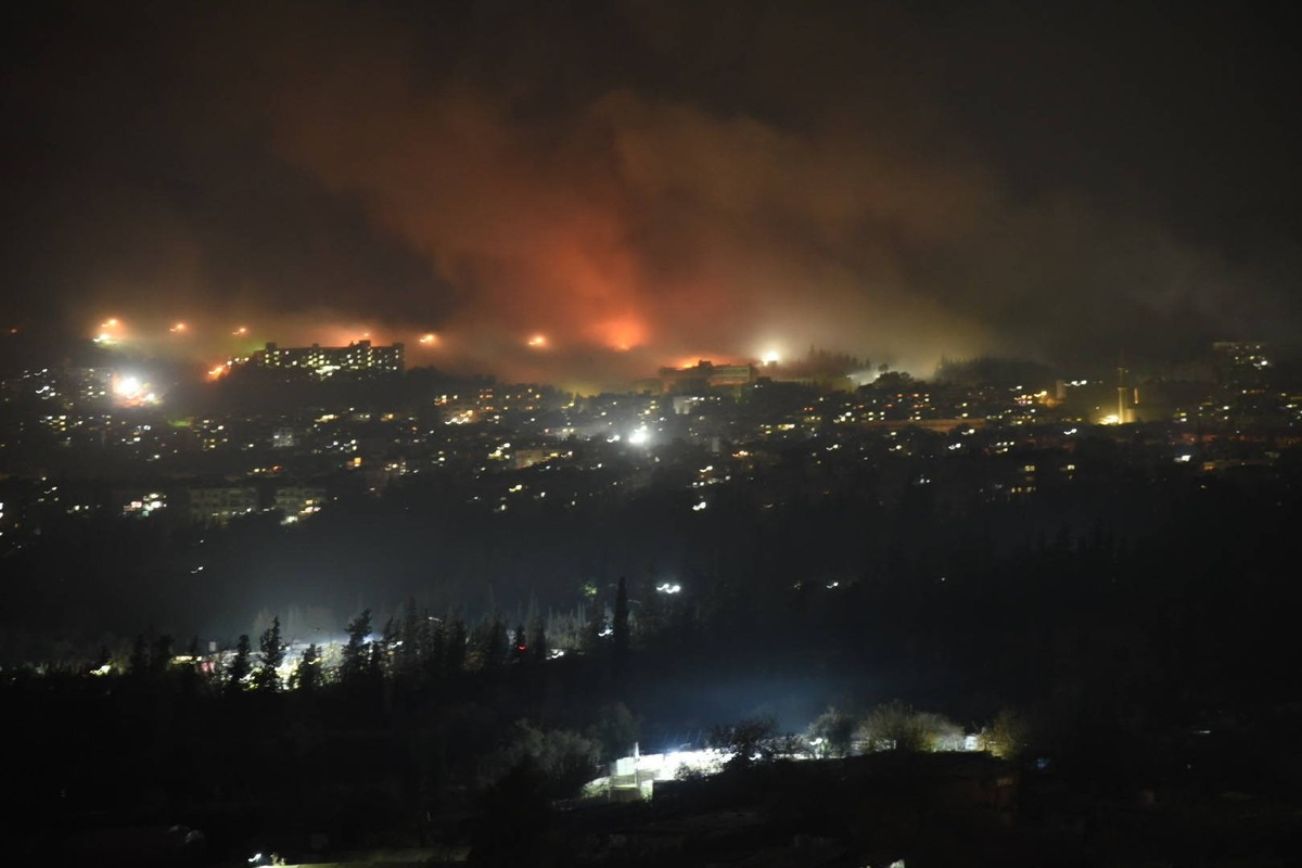 241209 -- DAMASCUS, Dec. 9, 2024 -- Smoke rises following airstrikes in Damascus, Syria, on Dec. 9, 2024. Israeli warplanes launched a series of airstrikes on Monday targeting Syrian navy vessels dock ...
