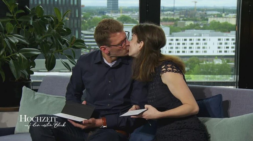 Bei Annika und Manuel hat es sofort gefunkt. Am Ende der TV-Show bleiben die beiden verheiratet.