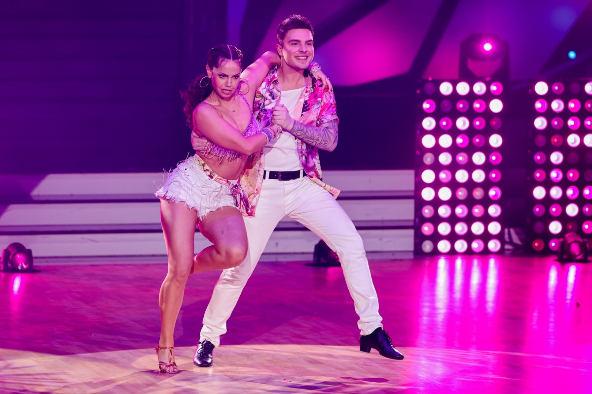 04.03.2022, Nordrhein-Westfalen, K�ln: Mike Singer, S�nger, und Christina Luft, Profit�nzerin, tanzen in der RTL-Tanzshow "Let's Dance" im Coloneum. Foto: Rolf Vennenbernd/dpa +++ dpa-B ...