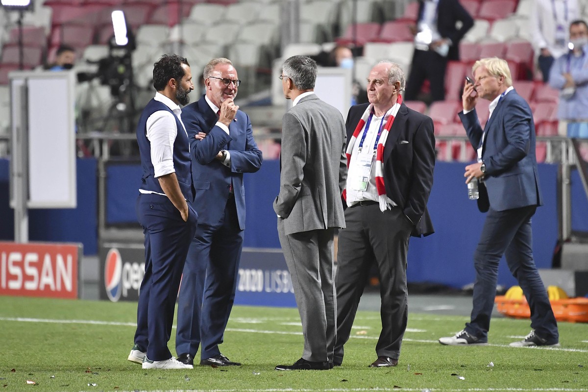 v.l. Hasan SALIHAMIDZIC (Vorstandsmitglied, M), Karl-Heinz RUMMENIGGE (Vorstandsvorsitzender, M), Herbert HAINER (Praesident, M), Uli HOENESS (Ehrenpraesident, M), Oliver " Oli " KAHN (Vorst ...