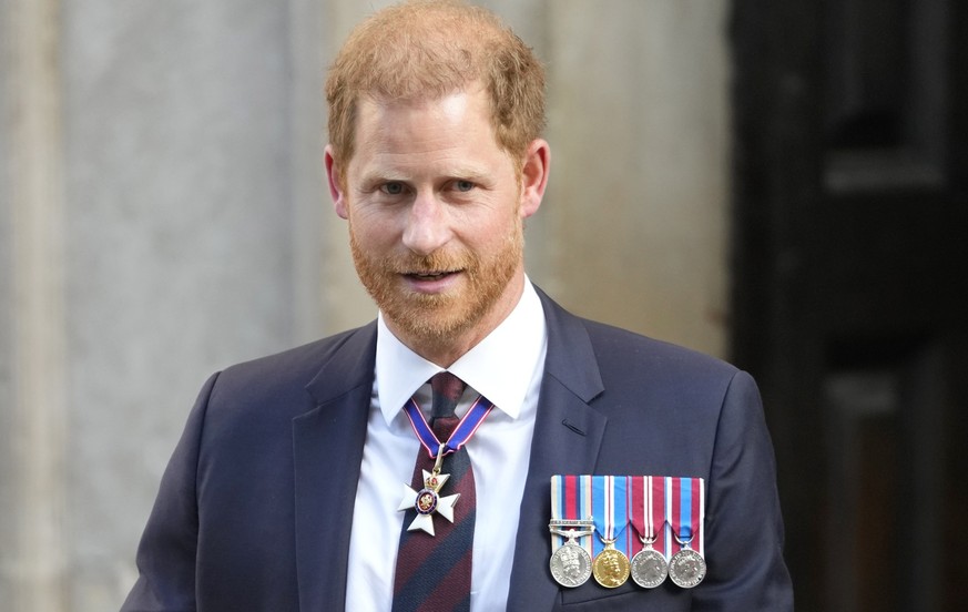 08.05.2024, Großbritannien, London: Der britische Prinz Harry verlässt die St. Paul&#039;s Cathedral, nachdem er an einem Dankgottesdienst zum 10-jährigen Bestehen der Invictus Games Foundation teilge ...