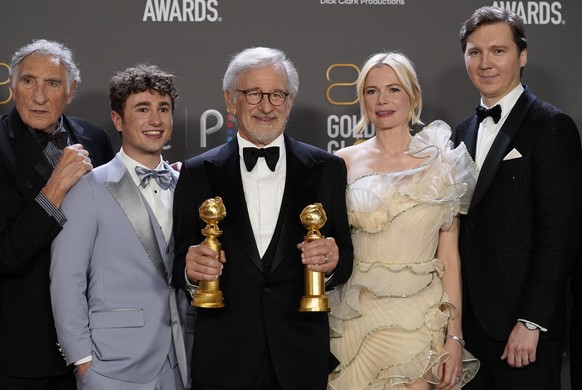 Judd Hirsch, from left, Gabriel LaBelle, Steven Spielberg, Michelle Williams and Paul Dano pose in the press room with the award for best motion picture, drama for &quot;The Fabelmans&quot; at the 80t ...