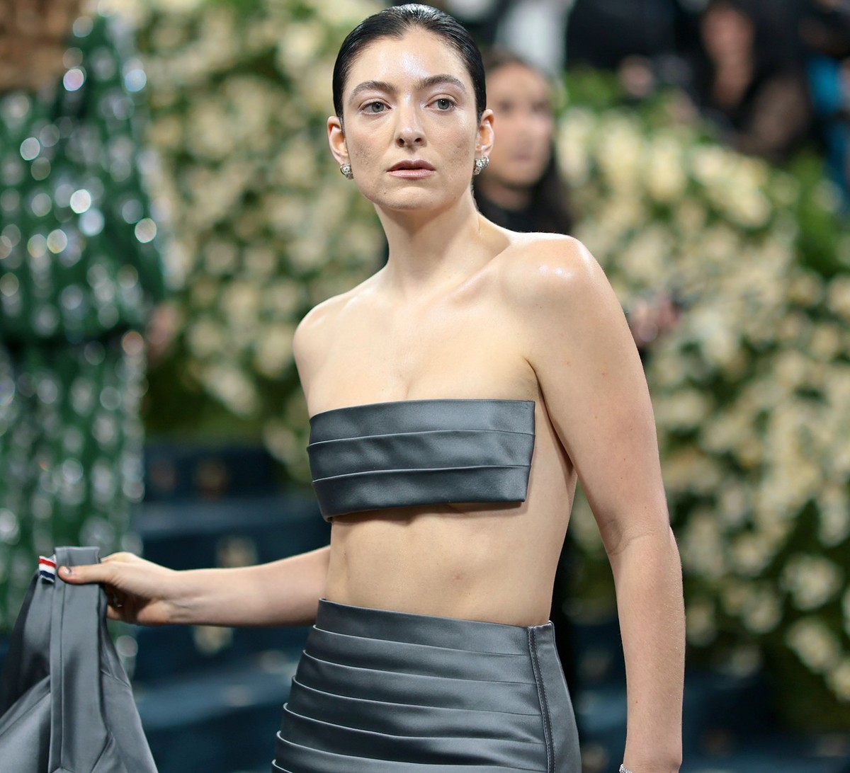 NEW YORK, NEW YORK - MAY 05: Lorde attends the 2025 Met Gala Celebrating "Superfine: Tailoring Black Style" at Metropolitan Museum of Art on May 05, 2025 in New York City. (Photo by Dimitrio ...