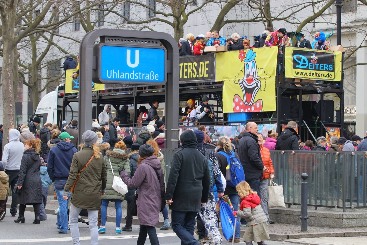 19.02.2017, Berlin, Deutschland, GER, Karnevalsumzug am Kurfürstendamm.

19 02 2017 Berlin Germany ger Carnival parade at Kurfürstendamm