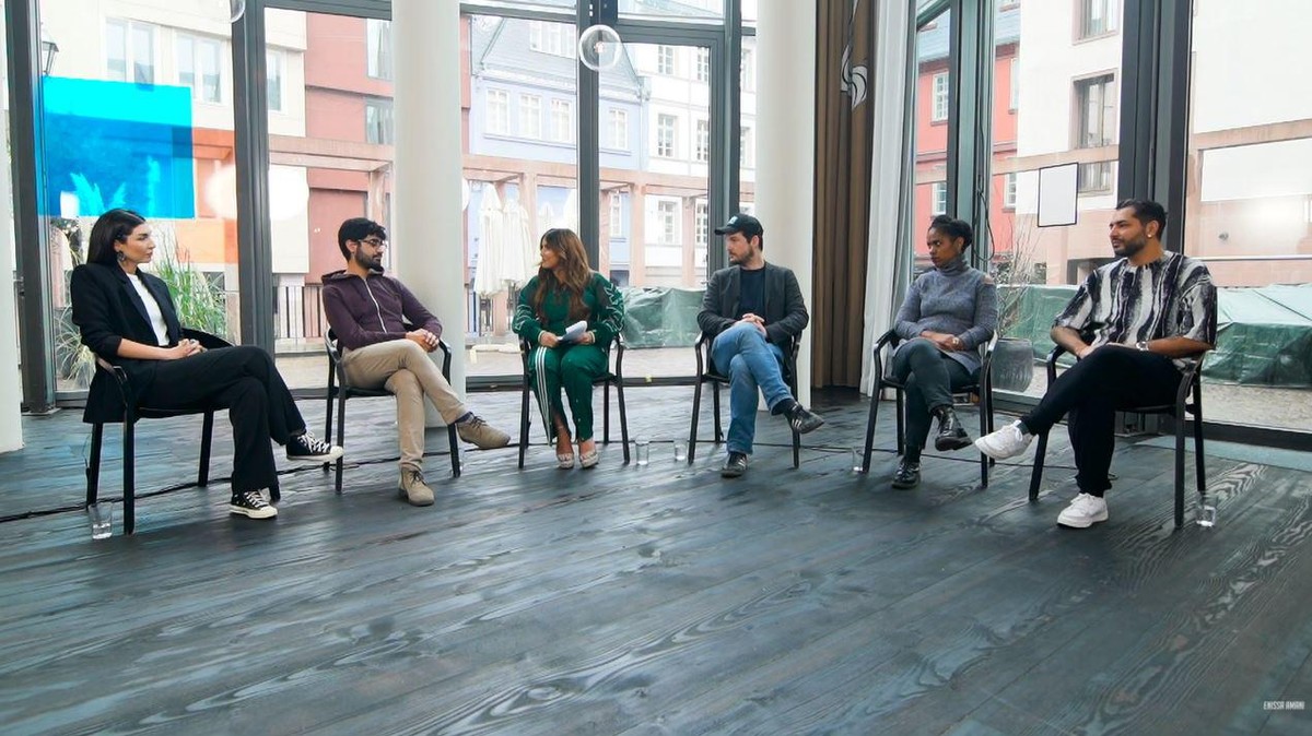 Nava Zarabian, Mohamed Amjahid, Enissa Amani, Max Czollek, Natasha A. Kelly und Gianni Jovanovic in der Talkshow &quot;Die beste Instanz&quot;