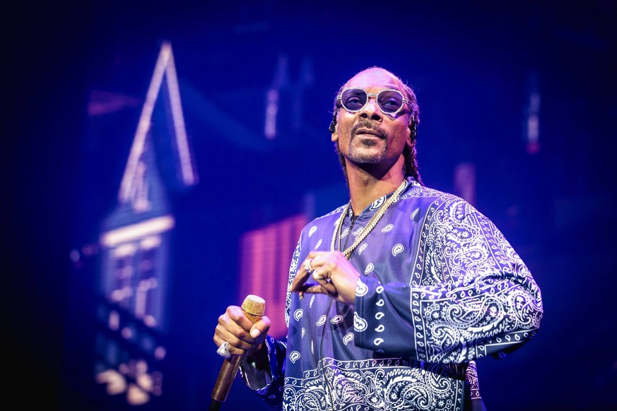 ROTTERDAM - American rapper Snoop Dogg during a performance in Rotterdam AHOY as part of his autumn tour through Europe. ANP MARCEL KRIJGSMAN netherlands out - belgium out PUBLICATIONxINxGERxSUIxAUTxO ...
