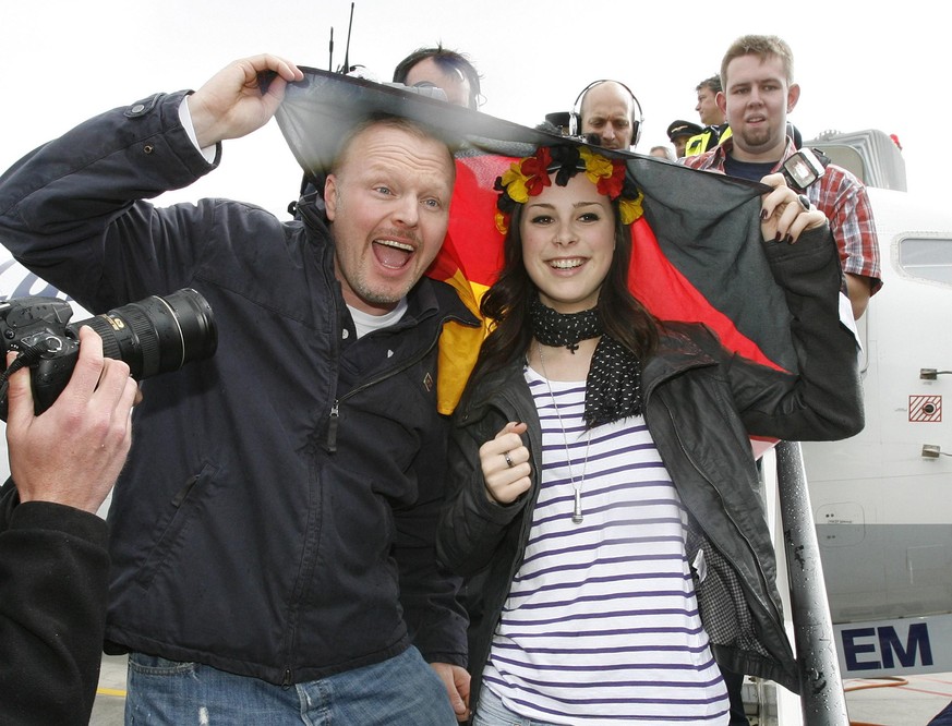 Stefan Raab und Lena Meyer-Landrut: Diese Aufnahme stammt aus dem Jahr 2010. Die beiden feiern den Sieg des ESC.