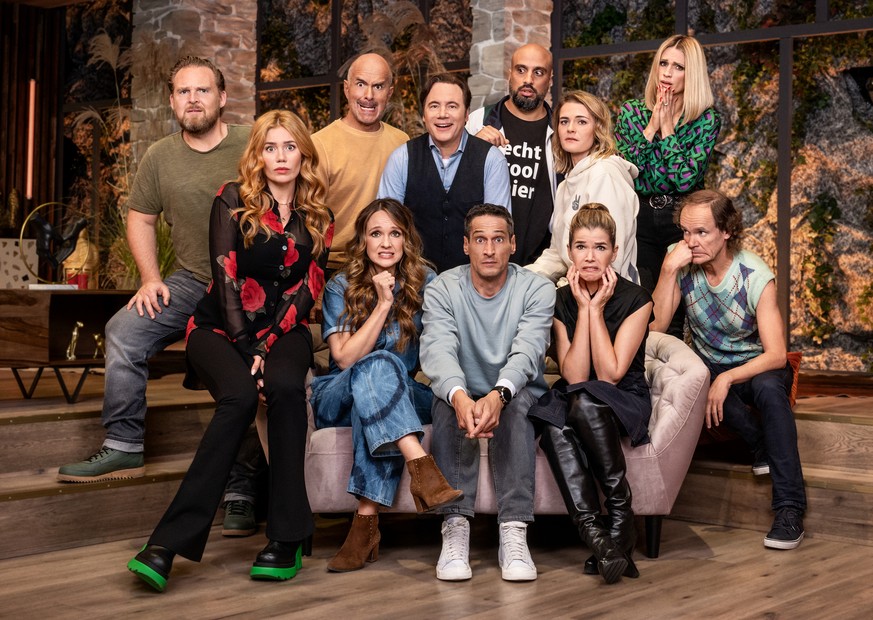 HANDOUT - 18.10.2021, ---, -: Prime Video stellt Stars der dritten Staffel der Amazon Original Erfolgsshow &quot;LOL: Last One Laughing&quot; vor. Anke Engelke, Michelle Hunziker, Palina Rojinski, Car ...