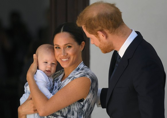 Il principe britannico Harry e Meghan visitano il Sudafrica Il principe britannico Harry e sua moglie Meghan, duchessa di Sussex, con in braccio il figlio Archie, incontrano l'arcivescovo Desmond Tutu non raffigurato a Desmond &...