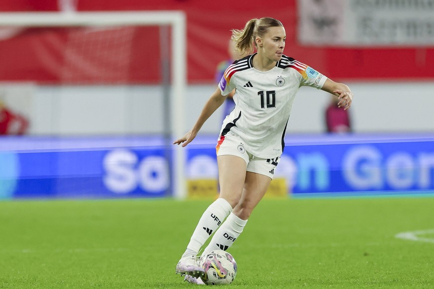 Laura Freigang Germany kontrolliert den Ball, UEFA Womens European Qualifiers - Group A4, Austria vs Germany, Oberoesterreich Arena, 05.04.2024, Linz, Oesterreich. *** Laura Freigang Germany controls  ...