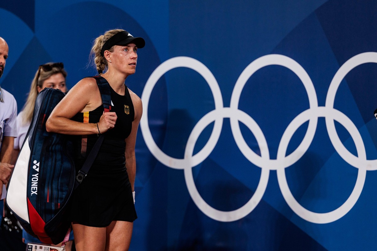 Sport Bilder des Tages FRA, Paris, Olympischen Spiele Paris 2024, 31.07.2024, Tennis EINZEL Damen, Viertelfinale Angelique Kerber Deutschland - Qinwen Zheng China, Tennisstadion Roland Garros - Court  ...