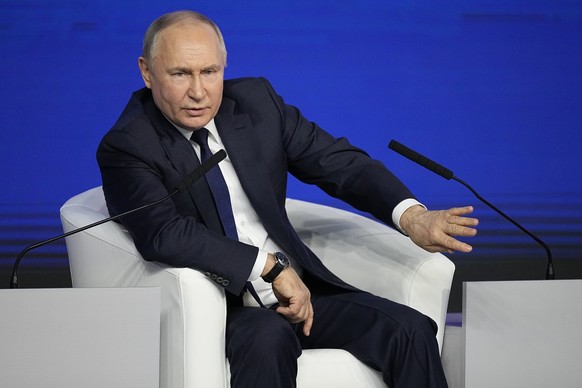 31.01.2024, Russland, Moskau: Wladimir Putin, Präsident von Russland, spricht bei einem Treffen mit seinen Wahlkampfaktivisten. Die Präsidentschaftswahlen in Russland sind für den 17. März angesetzt.  ...