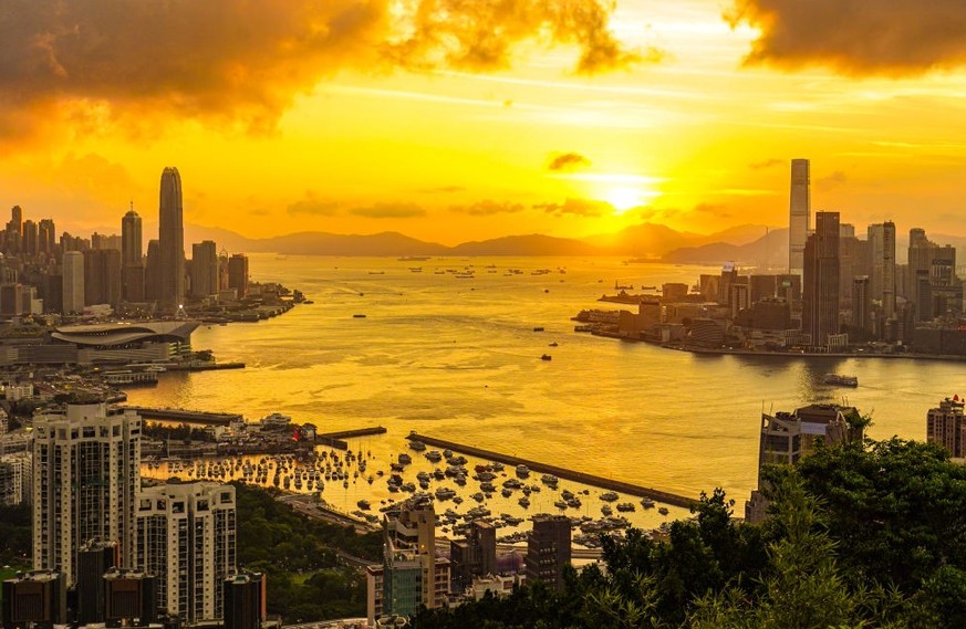 HONG KONG, CHINA - 2023/07/05: A general view of Hong Kong during sunset. Watching the sunset in Hong Kong, particularly along Victoria Harbour, is an incredibly enjoyable experience. The breathtaking ...