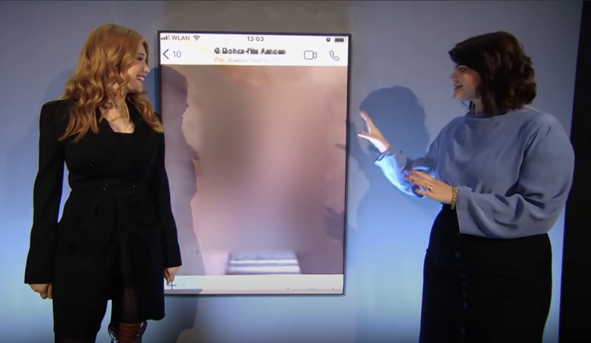 Palina Rojinski und Sophie Passmann enthüllen das übergriffige "Kunstwerk".