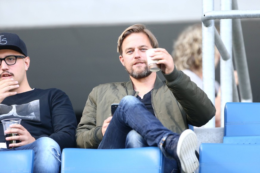 Timo Hildebrandt prostet mit einem Cappuccino zu, TSG 1899 Hoffenheim vs Eintracht, Fussball, 1. Bundesliga, 30.04.2017, Hoffenheim Copyright: xNeis/Eibner-Pressefotox EP_ANS

Timo Hildebrandt toast ...