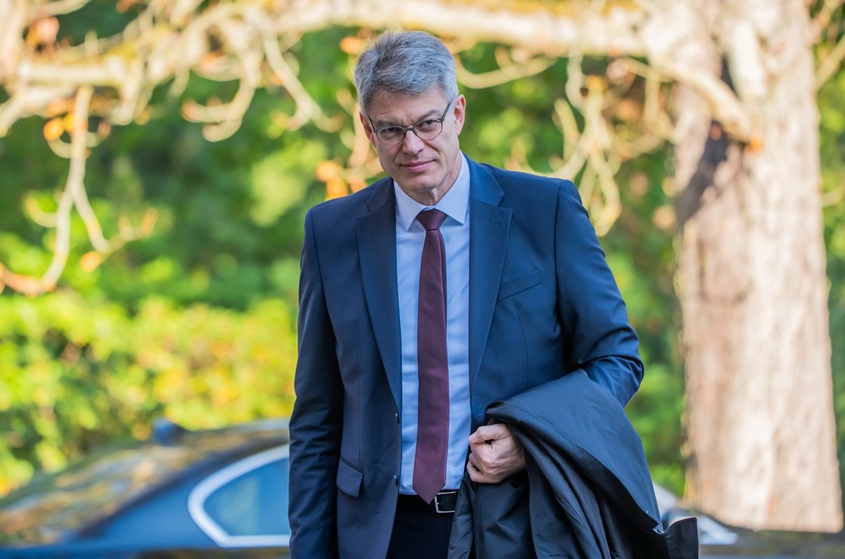 dpatopbilder - 30.09.2025, Berlin: Patrick Schnieder (CDU), Bundesminister für Verkehr, kommt zur Klausurtagung des Bundeskabinetts von CDU, CSU und SPD. Das Kabinett trifft sich zur Klausur in der Vi ...
