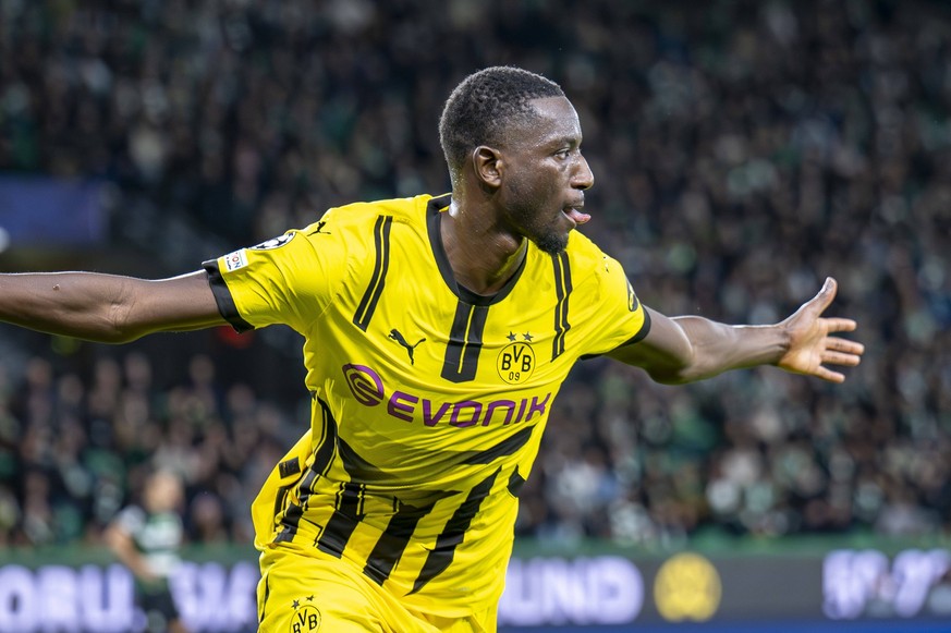 11.02.2025, Fussball: UEFA Champions League, Saison 2024/2025, Play Offs, Hinspiel, Sporting CP Lissabon - Borussia Dortmuna im Estadio Jose Alvalade in Lissabon. Dortmunds Serhou Guirassy jubelt nach ...