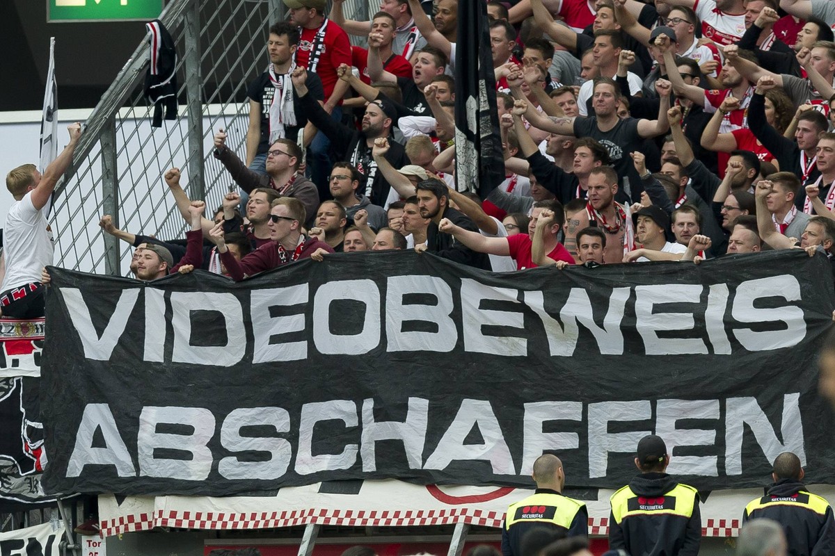 Dortmund, Germany 28.04.2018, 1. Bundesliga 32. Spieltag, Bayer 04 Leverkusen - VfB Stuttgart, Stuttgart Fans mit Banner Videobeweis Abschaffen ( DeFodi053 *** Dortmund Germany 28 04 2018 1 Bundesliga ...