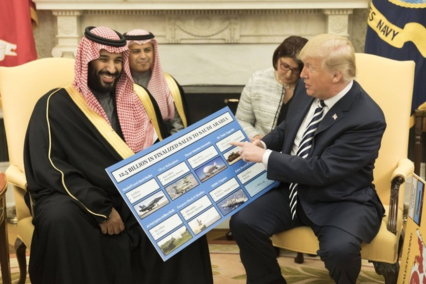 Bin Salman im Weißen Haus neben Donald Trump.