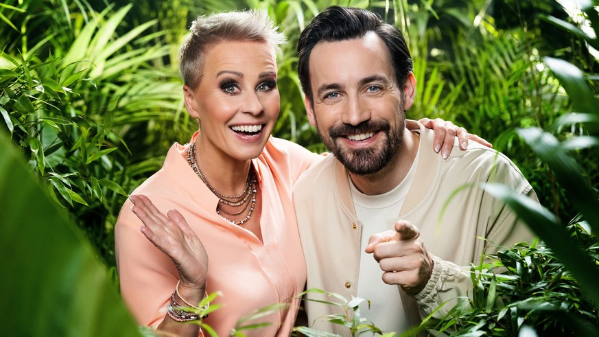 HANDOUT - 09.10.2022, ---: Sonja Zietlow und Jan Köppen, die beiden Moderatoren der Reality-Show «Ich bin ein Star - Holt mich hier raus». Das RTL-Dschungelcamp kehrt zurück und beginnt am Freitag (13 ...