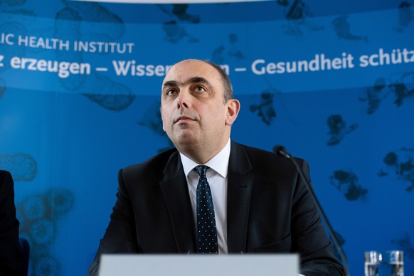 16.03.2020, Berlin: Prof. Dr. Lars Schaade vom Robert-Koch-Institut äußert sich bei einem Pressegespräch zur weiteren Entwicklung der Coronavirus-Infektionen in Deutschland. Foto: Paul Zinken/dpa | Ve ...