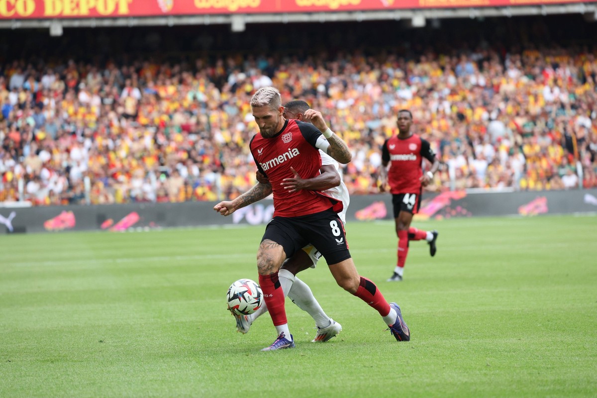 Robert ANDRICH Bayer Leverkusen lors du match RC Lens - Bayer Leverkusen, stade Bollaert-Delelis, le 3 ao�t 2024 FOOTBALL : RC Lens vs Bayer Leverkusen - Amical pr�paration - 03/08/2024 LaurentSanson/ ...