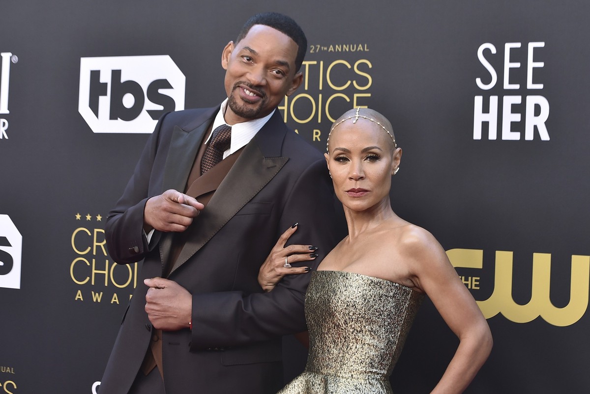 ARCHIV - 13.03.2022, USA, Los Angeles: Schauspieler Will Smith (l) und Schauspielerin Jada Pinkett Smith kommen zu den 27. j�hrlichen Critics Choice Awards im Fairmont Century Plaza Hotel in Los Angel ...