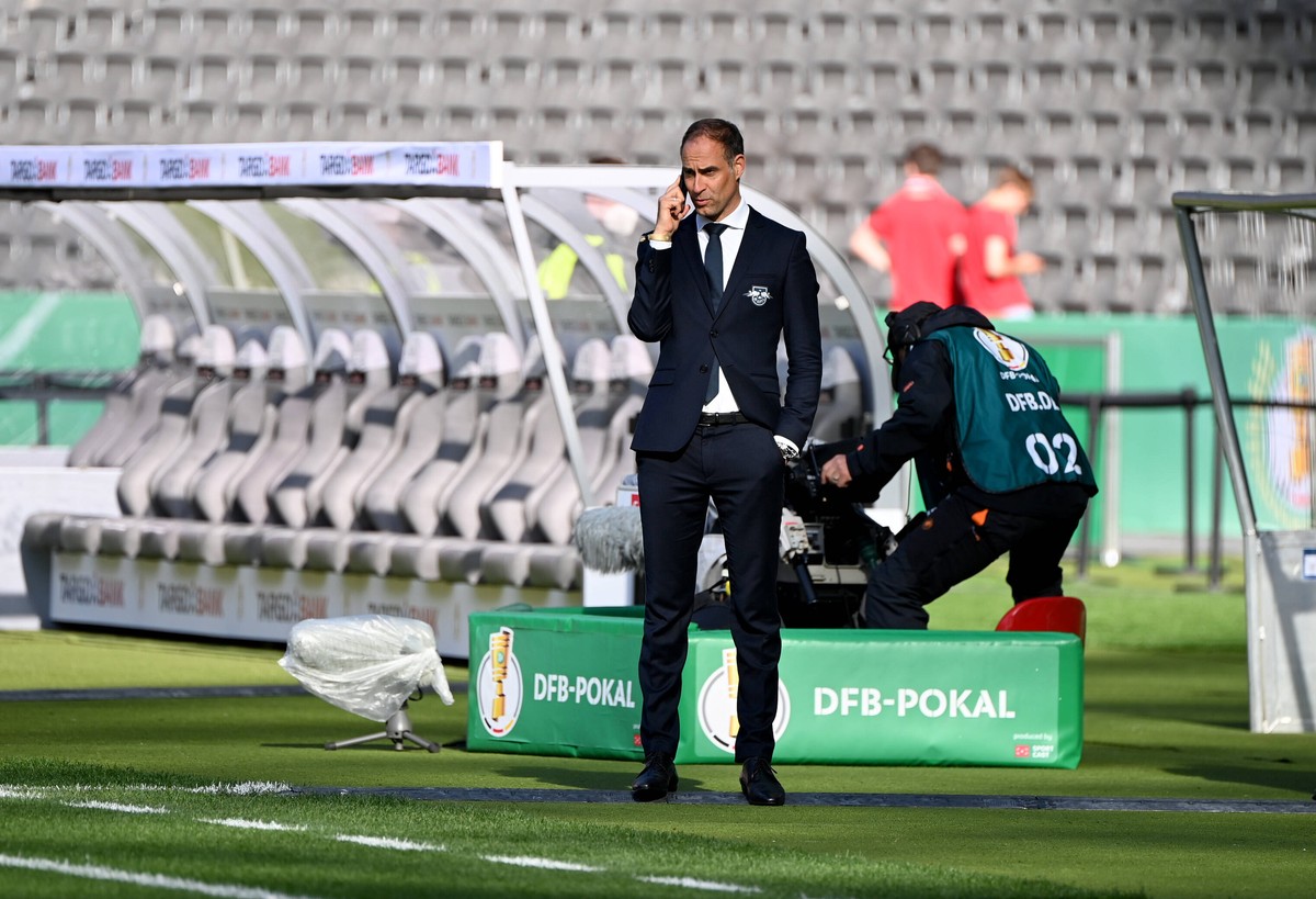 Fussball, Herren, Saison 2021/2022, 79. Finale um den DFB-Pokal in Berlin, SC Freiburg - RB Leipzig, Vorstandsvorsitzender Oliver Mintzlaff RB Leipzig vor dem Spiel, 21.05. 2022, *** Football, men, se ...