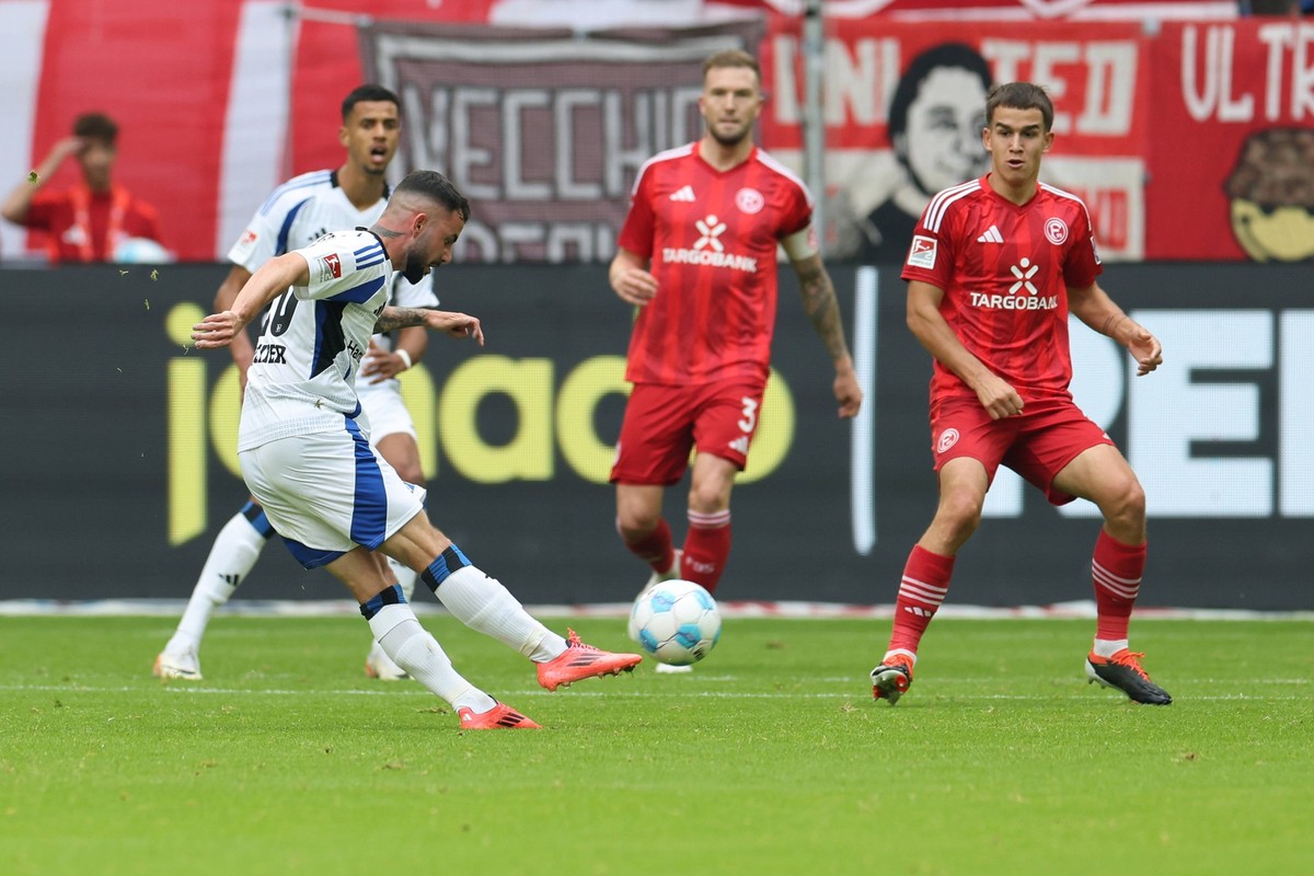 GER, 2. FBL. Fortuna Duesseldorf vs. Hamburger SV / 06.10.2024, Merkur Spiel-Arena, Duesseldorf, GER, 2. FBL. Fortuna Duesseldorf vs. Hamburger SV, im Bild: Torchance fuer Marco Richter HSV 20, *** GE ...