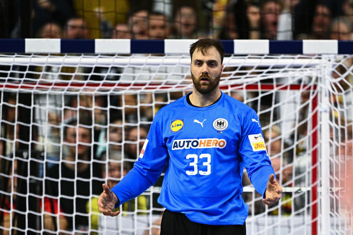 20.01.2024, Nordrhein-Westfalen, K�ln: Handball: EM, Deutschland - �sterreich, Hauptrunde, Gruppe 1, 2. Spieltag, Lanxess Arena. Deutschlands Torwart Andreas Wolff reagiert. Foto: Tom Weller/dpa +++ d ...