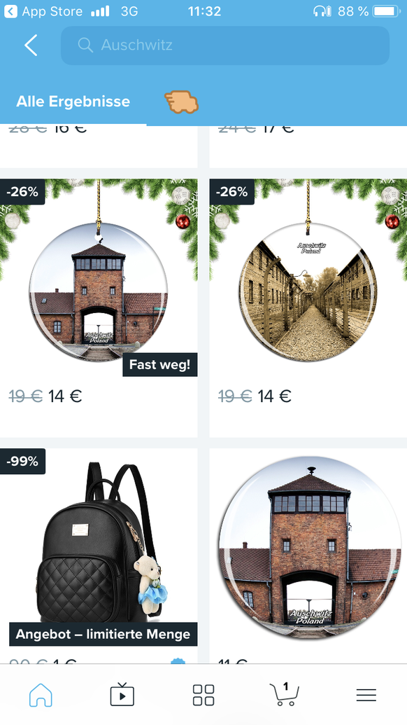 Bizarr: Unter dem Ornament mit dem Auschwitz-Eingang steht der Hinweis, dass das Produkt fast ausverkauft sei.