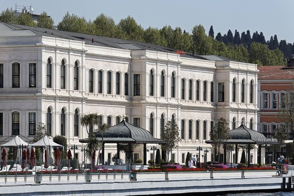 Ciragan-Palace-Kempinski, Palasthotel im osmanischen Stil, Bosporus, Besiktas, Istanbul, Türkei