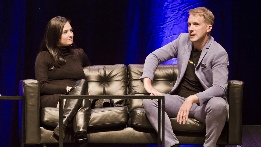 Comedian Oliver Pocher (r.) bei einem Auftritt mit seiner Ehefrau Amira und ihrer Show Die Pochers hier im Tempodrom in Berlin.