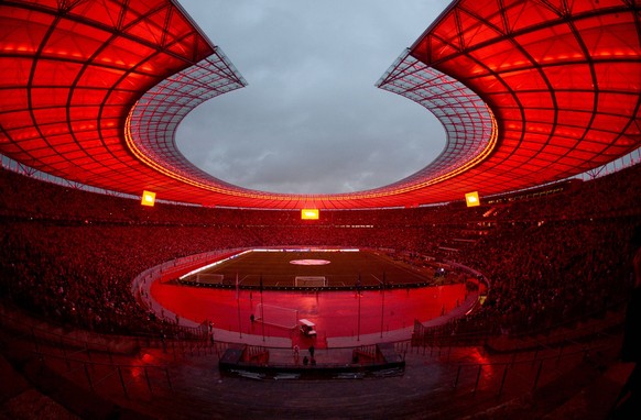 Fussball, Herren, Saison 2023/2024, UEFA Champions League Gruppe C, 2. Spieltag, 1. FC Union Berlin - Sporting Braga 2:3, rot erleuchtetes Olympiastadion, 03.10. 2023, *** Football, Men, 2023 2024 sea ...