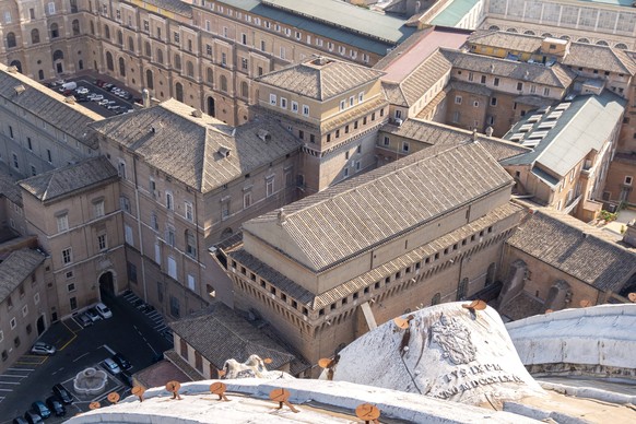 Blick vom Petersdom auf die Sixtinische Kapelle und die vatikanischen Museen, Vatikan, Rom, Italien *** View from St. Peters Basilica to the Sistine Chapel and the Vatican Museums Vatican Rome Italy P ...