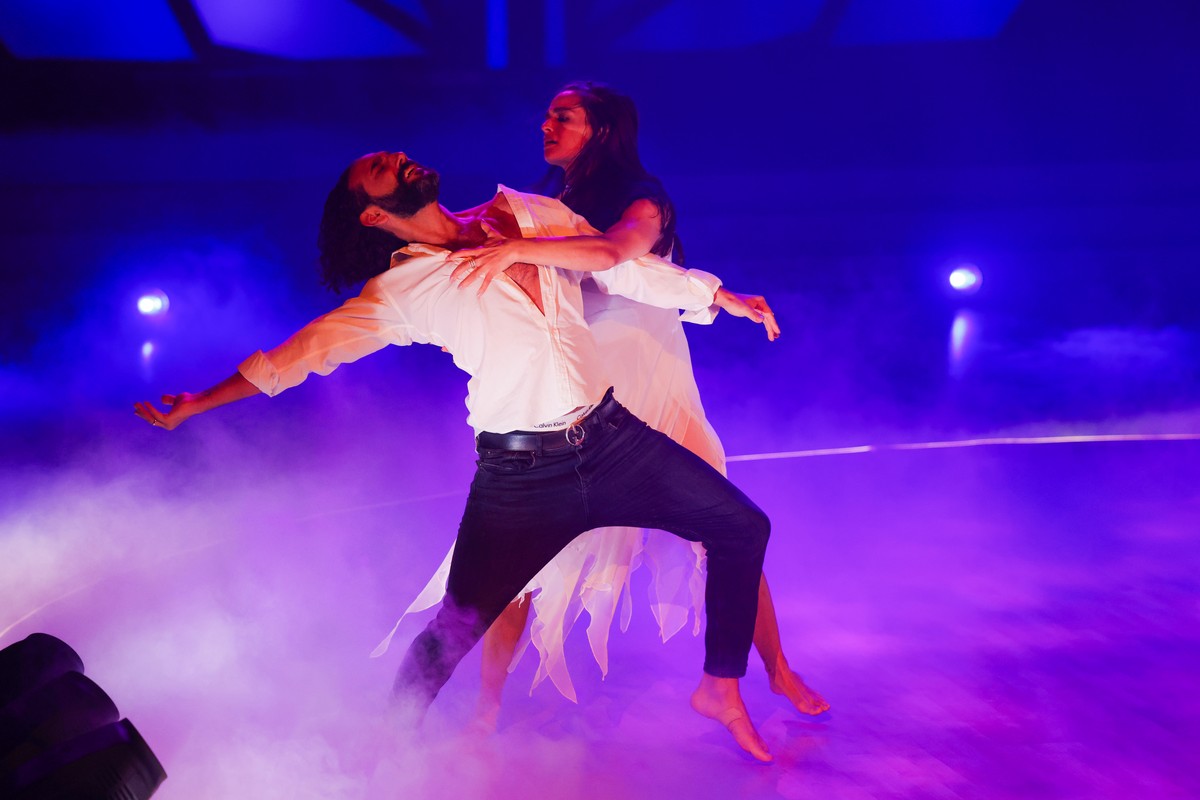25.03.2022, Nordrhein-Westfalen, K�ln: Amira Pocher, Moderatorin, und Massimo Sinato, Profit�nzer, tanzen in der RTL-Tanzshow &quot;Let&#039;s Dance&quot; im Coloneum. Foto: Rolf Vennenbernd/dpa +++ d ...