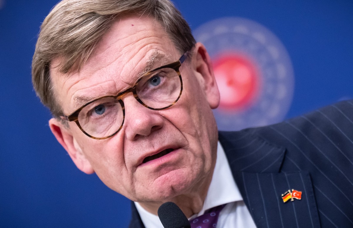 ARCHIV - 17.10.2025, Türkei, Ankara: Johann Wadephul (CDU), Außenminister, nimmt neben seinem türkischen Amtskollegen Fidan an einer Pressekonferenz nach dem Treffen im Außenministerium teil. (zu dpa: ...