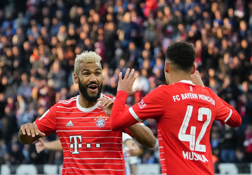 ARCHIV - 05.11.2022, Berlin: Im Trikot des FC Bayern durfte Erix Maxim Choupo-Moting (hier mit Jamal Musiala) zuletzt viele Treffer bejubeln (zu dpa: