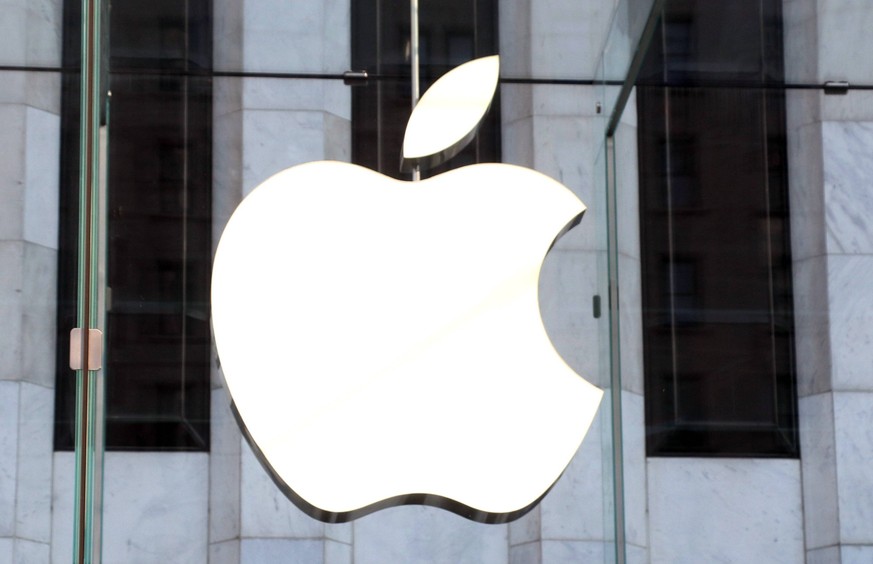 NEW YORK, NY- September 16: View of the Apple Store during today s iPhone 14 launch at Apple s 5th Avenue store in New York City on September 16, 2022. PUBLICATIONxNOTxINxUSA Copyright: xRWx