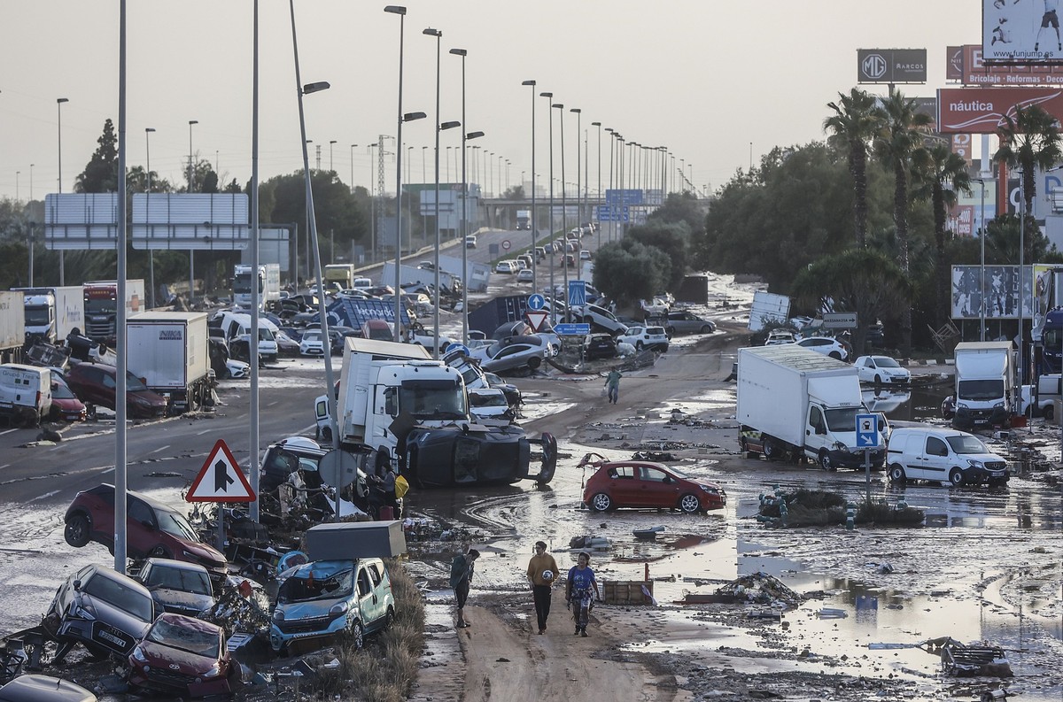 30.10.2024, Spanien, Valencia (valencianische Gemeinschaft): Schäden nach dem heftigen Unwetter in der Gemeinde Alfafar. Dutzende Menschen gelten weiterhin als vermisst. Foto: Rober Solsona/EUROPA PRE ...