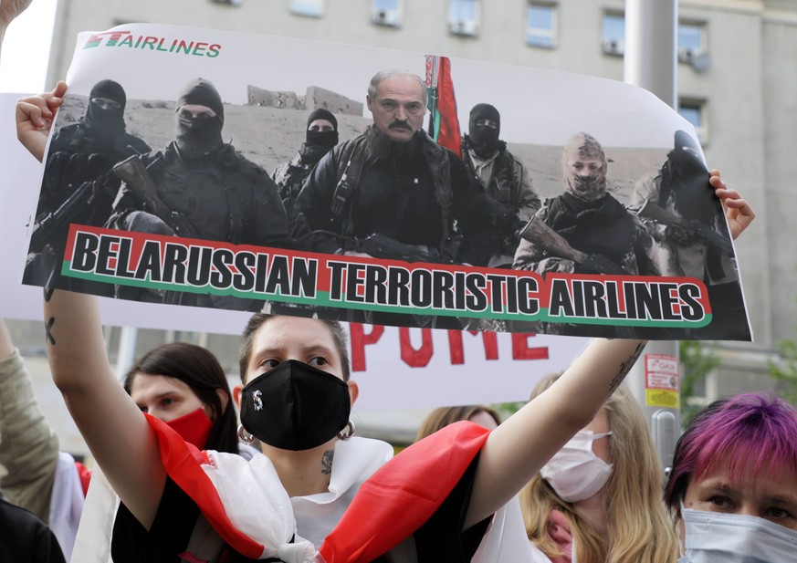 A minute of scream in solidarity with Belarusian oposition Photo: Jakub Kaminski/East News A minute of scream - a demonstration against the regime ruling Belarus organized by Polish-Belarusian artist  ...
