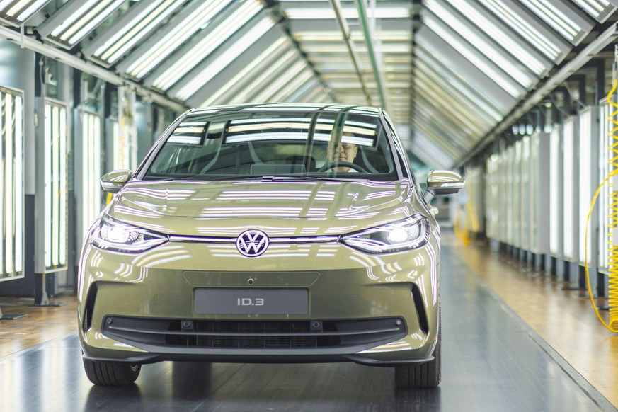 Vorstellung der ID3 NEW von VW Anlässlich der digitalen Weltpremiere des ID.3 NEW, welcher in Zwickau, Dresden und ab Herbst auch in Wolfsburg gebaut wird, gabt es einen exklusiven Fototermin des neue ...