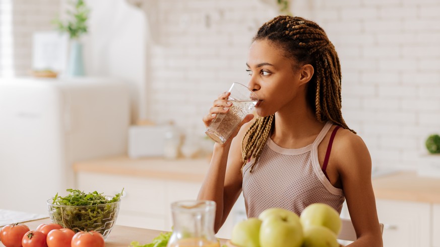 Eine Diät, die gesund und ohne Jojo-Effekt beim Abnehmen hilft – das soll mit Intervallfasten möglich sein. Die Form der Ernährung mit regelmäßigen Phasen des Fastens hilft beim Abnehmen, hält gesund  ...