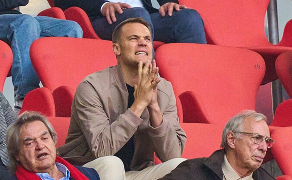 Manuel NEUER, goalkeeper FCB 1 at 5-2 goal in the match FC BAYERN MÜNCHEN - 1. FSV MAINZ 05 1.German Football League on Oct 29, 2022 in Munich, Germany. Season 2022/2023, matchday 12, 1.Bundesliga, FC ...