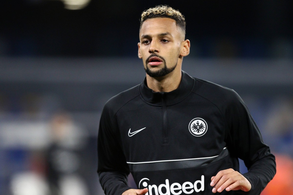 Ssc Napoli - Eintracht Frankfurt Djibril Sow of Eintracht Frankfurt during warm up before the Uefa Champions League match round of 16 second leg match beetween Ssc Napoli and Eintracht Frankfurt at St ...