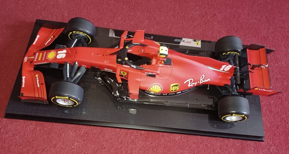 Der Maßstab von 1:8 macht das Formel-1-Modellauto zum Hingucker.