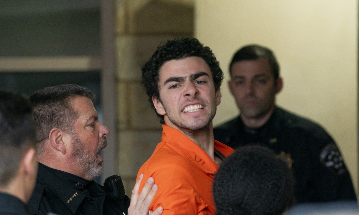 Suspect Luigi Mangione is taken into the Blair County Courthouse on Tuesday, Dec. 10, 2024, in Hollidaysburg, Pa. (Benjamin B. Braun/Pittsburgh Post-Gazette via AP)