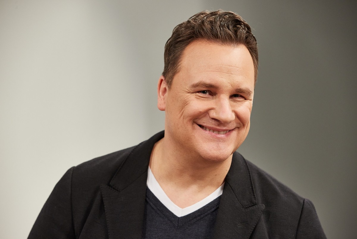 ARCHIV - 23.02.2021, Schleswig-Holstein, Wedel: Guido Maria Kretschmer, Designer, steht nach der Aufzeichnung des Live-Talks von L'Oreal Paris "We celebrate Women" in einem Filmstudio. ...