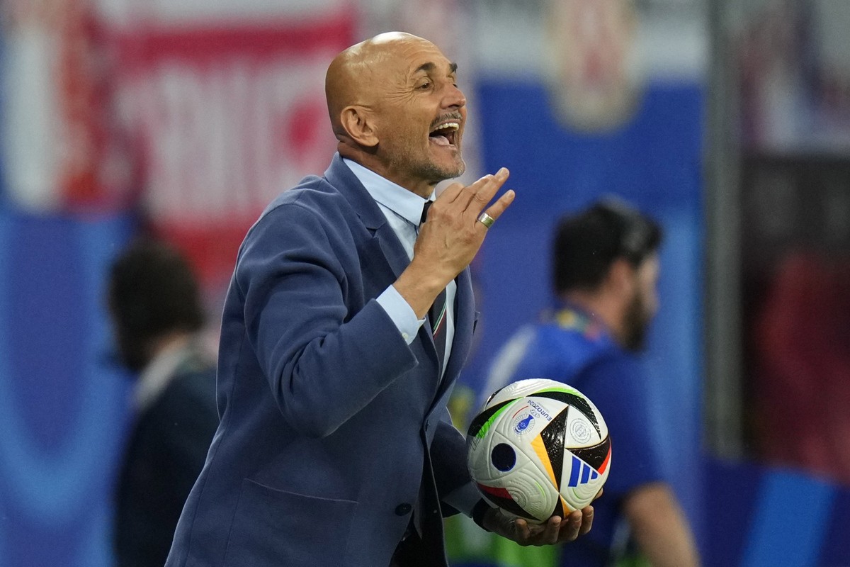 Italy's head coach Luciano Spalletti gestures during a Group B match between Croatia and Italy at the Euro 2024 soccer tournament in Leipzig, Germany, Monday, June 24, 2024. (AP Photo/Petr David ...