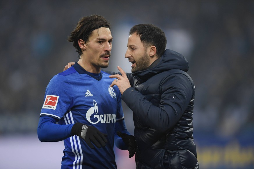 03.03.2018, Fussball GER, 1. Bundesliga Saison 2017 2018, 25. Spieltag, FC Schalke 04 - Hertha BSC Berlin 1:0, Trainer Domenico Tedesco (FC Schalke 04), re., mit Benjamin Stambouli (Schalke 04) *** 03 ...